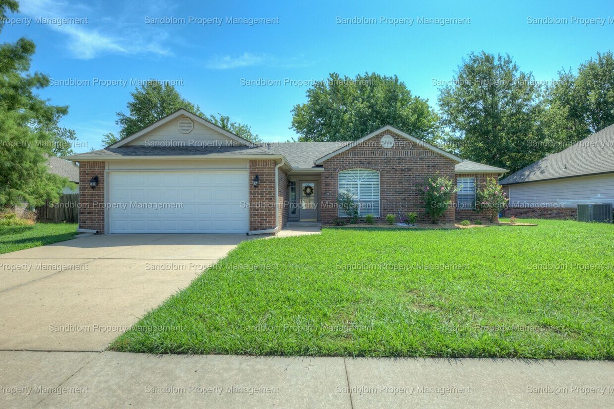 Primary Photo - For Lease | Collinsville | Owasso Schools ...