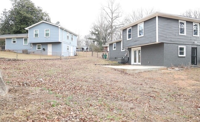 Building Photo - 2657 Crestdale Cir SE