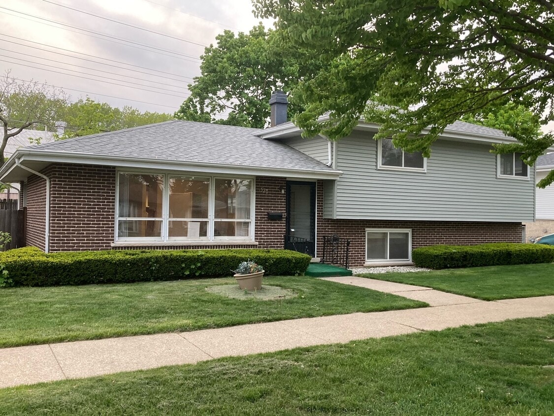 527 Laramie Ave, Wilmette, IL 60091 House Rental in Wilmette, IL
