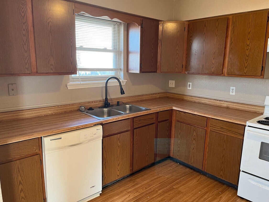 Primary Photo - 2 bedroom, 1.5 bathroom in Sperry