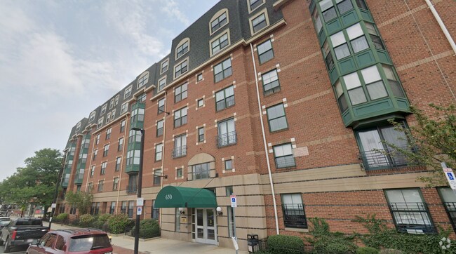 Building Photo - 558 Columbus Ave