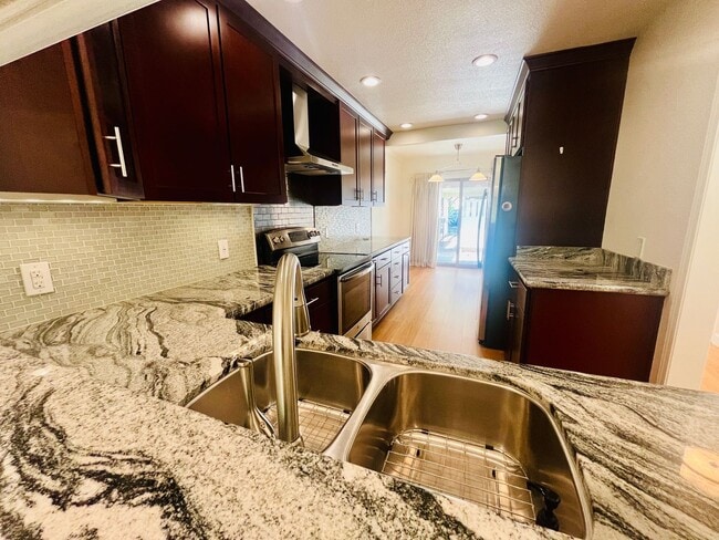 Building Photo - Wonderful 2 Bed 2 Bath in The Villages A 55+ Community