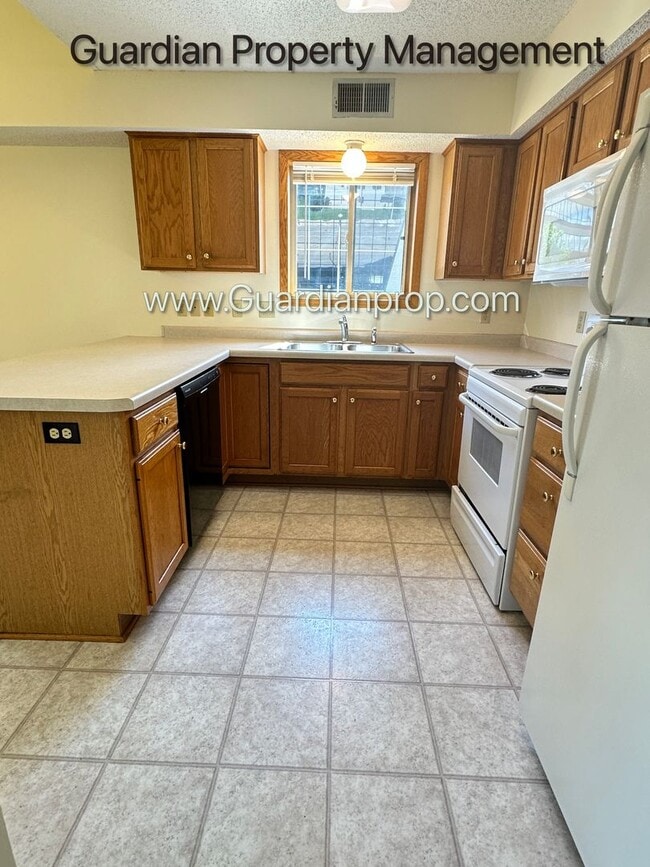 Foto del edificio - Richfield 2nd Floor Apartment, Very Spacio...