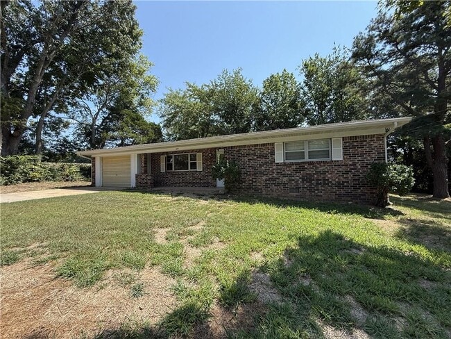 Building Photo - 209 Russell Dr