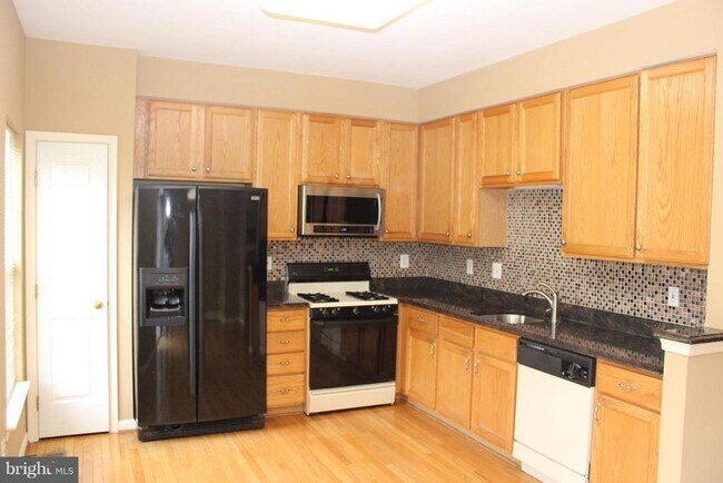 Building Photo - 2555 Chase Wellesley Dr