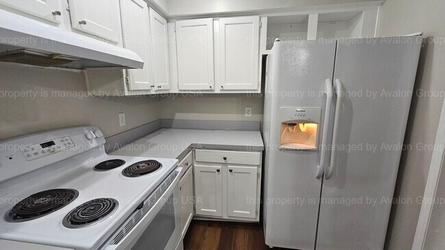 Building Photo - 3545 Villa Pl