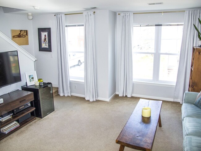 Building Photo - Sunny Olde Kensington 3bd/2bth Home for Ju...