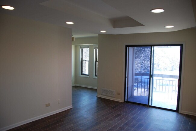 Foto del edificio - 2216 Country Club Dr