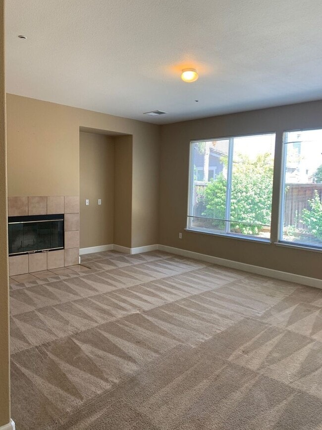 Foto del edificio - 4BR/3BA Single Family House - Brentwood