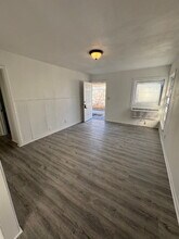 Building Photo - 828 S Water St