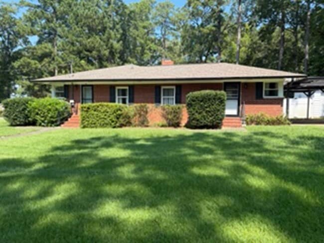 Building Photo - 302 Oak Dr