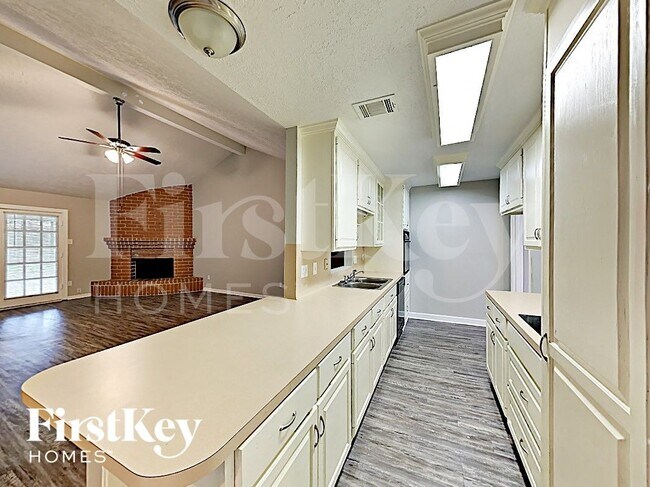 Building Photo - 7123 Foxmar Ln