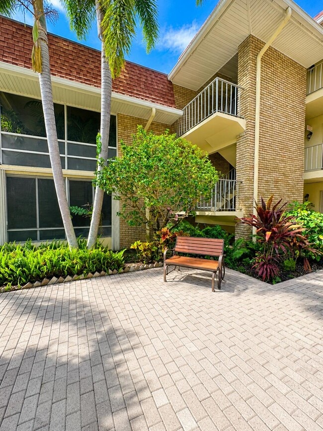 Building Photo - 5570 Tamberlane Cir