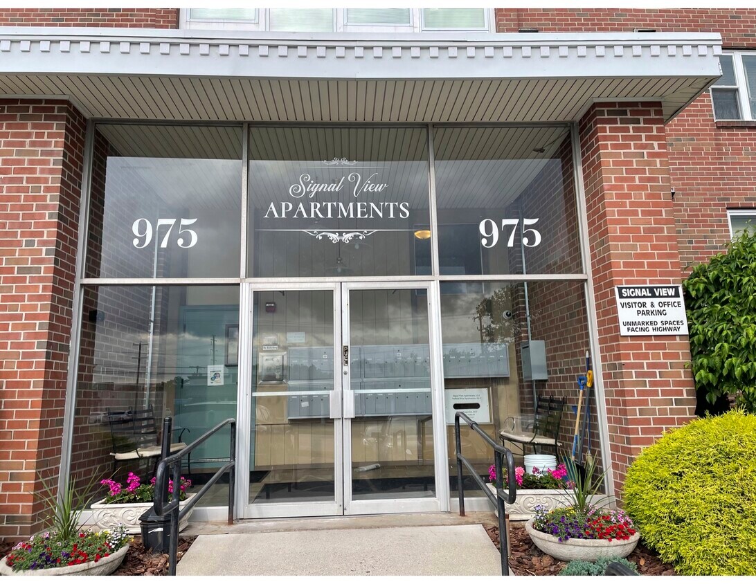 Signal View Apartments 975 Silas Deane Hwy Wethersfield, CT