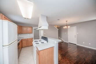 Building Photo - 1631 Dove Run