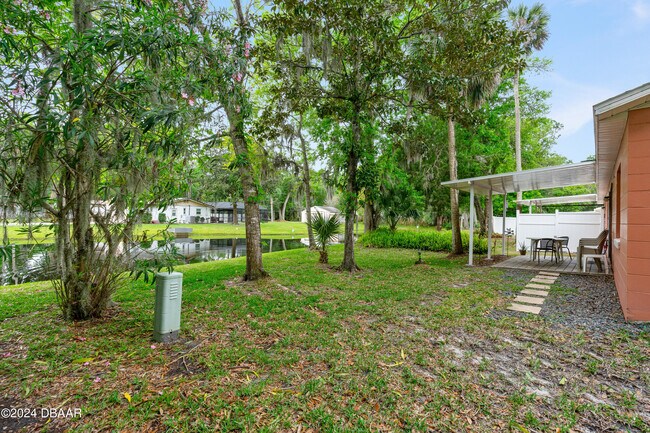 Building Photo - 800 Acorn Ln