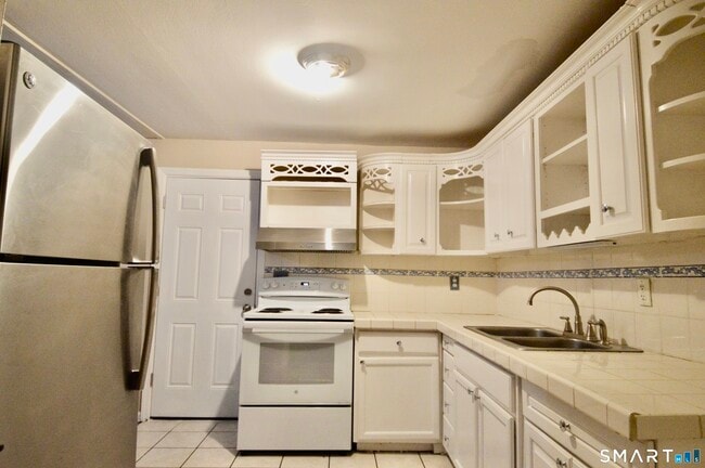 Building Photo - 136 Forest Rd