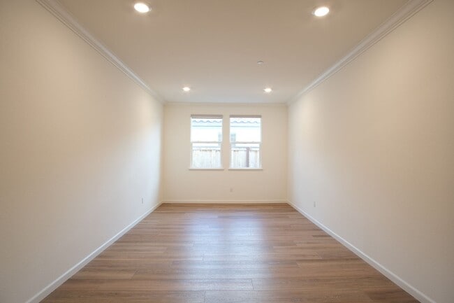 Foto del edificio - Stunning 4-bedroom 2.5 bathroom