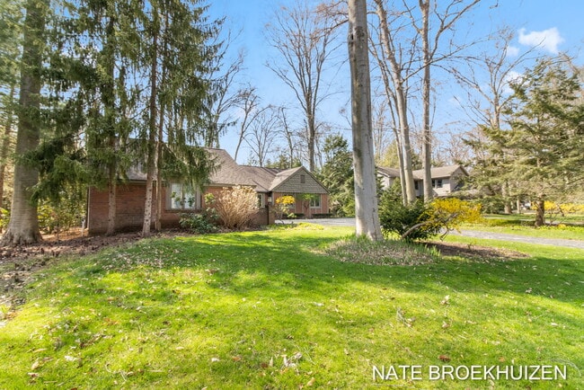 Building Photo - 1268 Oakhampton Rd