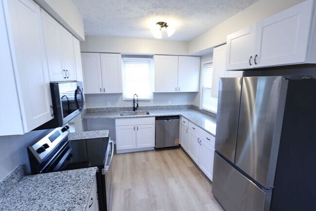 Foto del edificio - 686 East Ave