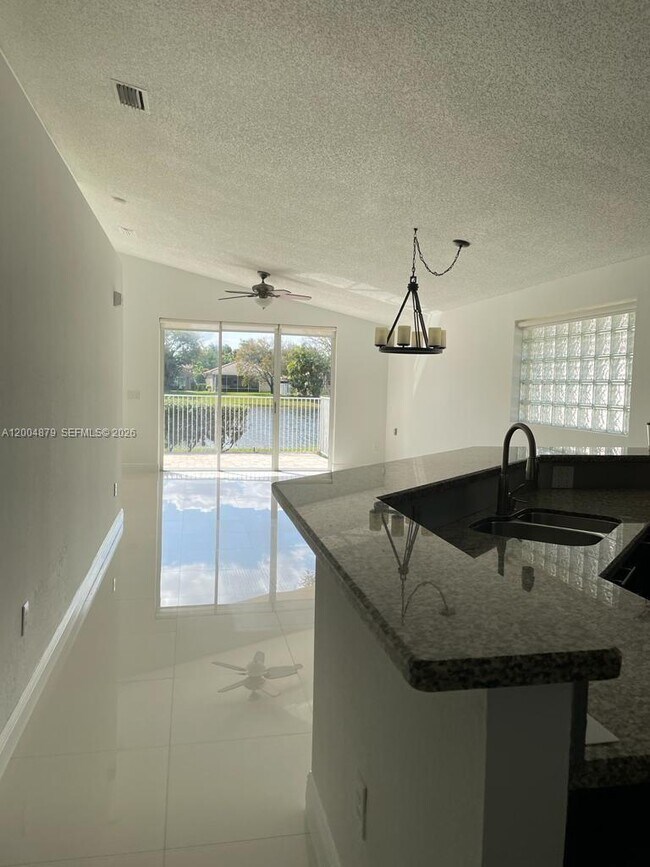 Building Photo - 4117 Sapphire Bend