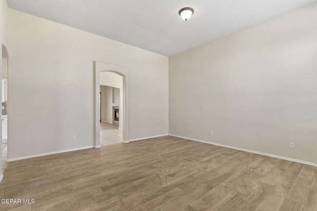 Building Photo - 2029 Sun Chariot St