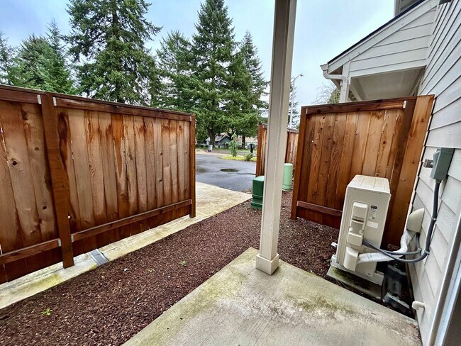 Building Photo - Townhome Available in Vancouver, WA!! MOVE IN SPECIAL