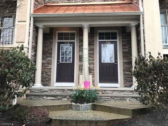 Foto del edificio - 734 Green Ln