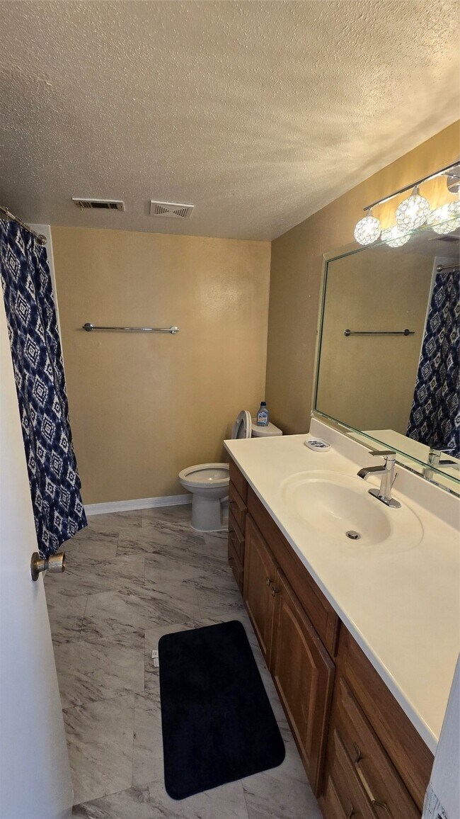 Foto del edificio - 135 April Point Dr N