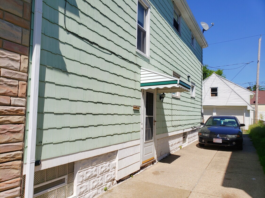 Building Photo - 85 Preston Rd