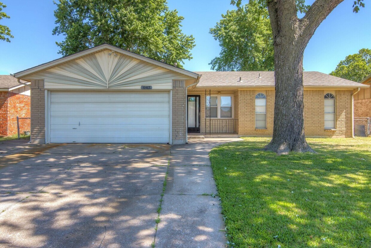 Primary Photo - 3 Bed 1.5 Bath Home in Tulsa! (38th & Garn...