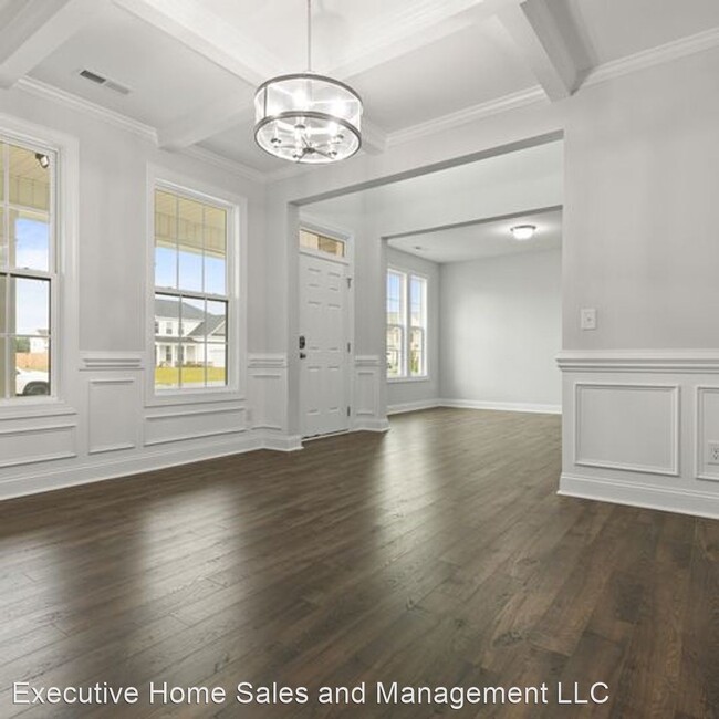 Building Photo - 4 br, 2.5 bath House - 404 Korbel Drive