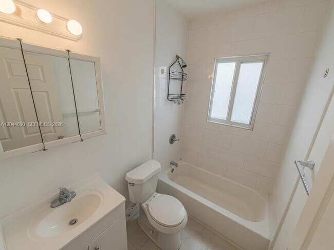 Foto del edificio - 1154 W 25th St