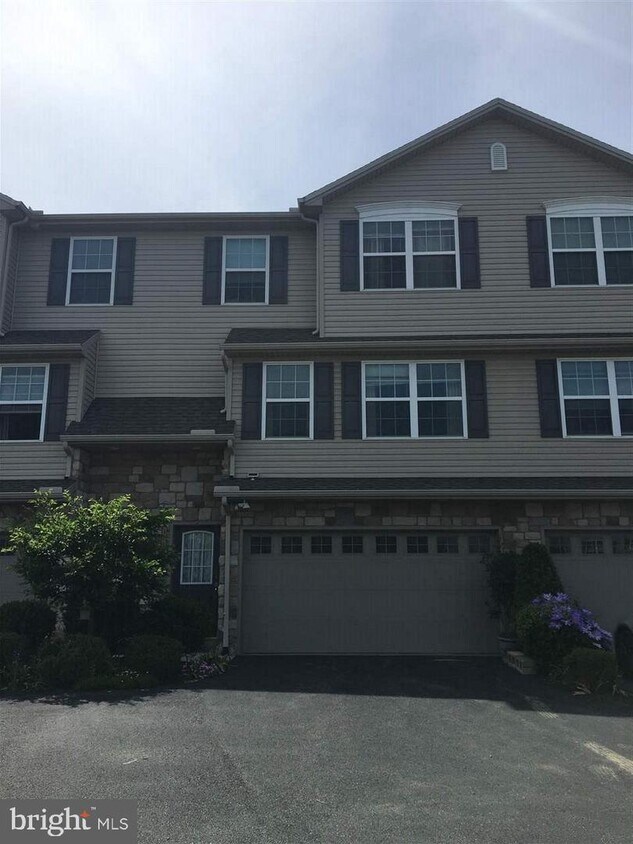422 Mercury Dr, Mechanicsburg, PA 17050 Condo for Rent in