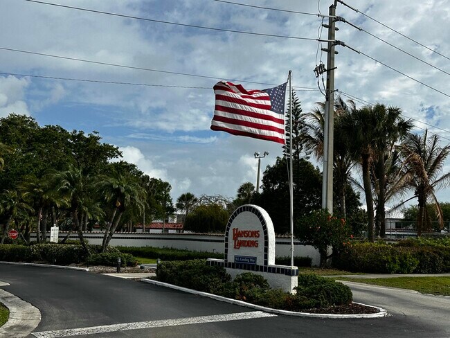 Foto del edificio - 6142 SE Landing Way