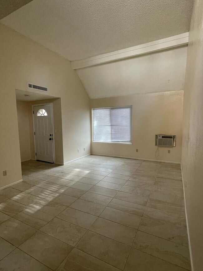 Building Photo - 1028 Baywood Dr
