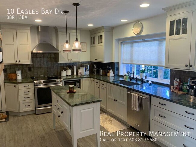 Foto del edificio - Modern Elegance Meets Serenity: 3BR, 2.5BA...