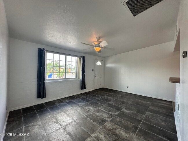 Building Photo - 4049 N Ray Pl