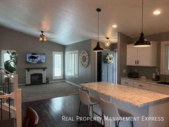 Building Photo - 5 Bedroom 3 Bathroom Home for Rent