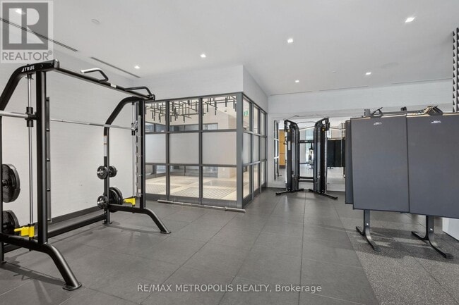 Photo du bâtiment - 2545-2545 Simcoe St N