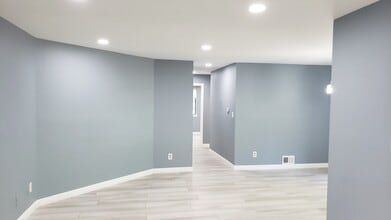 Building Photo - 2421 Old Stone Mill Dr