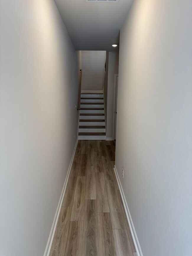 Foto del edificio - Beautiful 3 Bedroom 3.5 Bath Townhome in Lawrenceville.