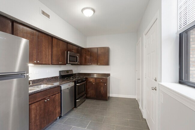 Foto del edificio - 7702 N Marshfield Ave