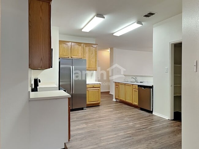 Building Photo - 2319 Dogwood Dr