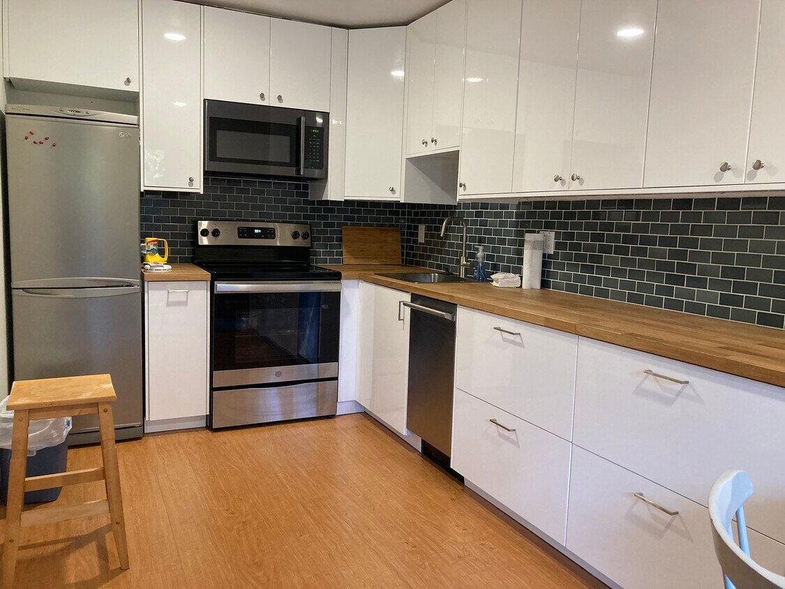 739 Woodside Ln E Unit 2, Sacramento, CA 95825 Condo for Rent in