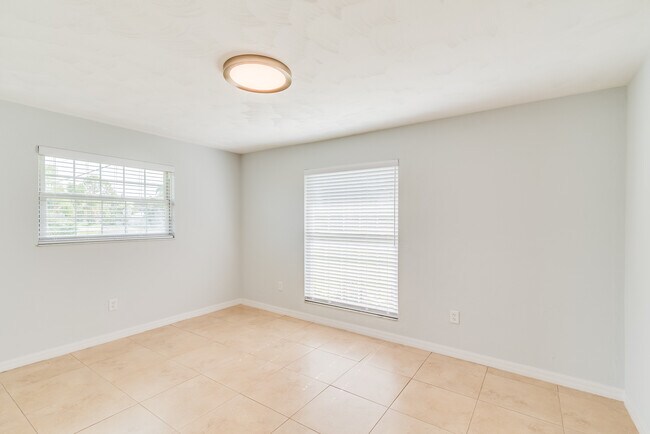 Foto del edificio - 798 93rd Ave N