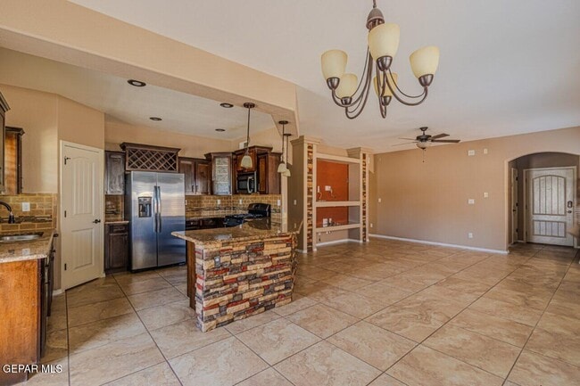 Building Photo - 3824 Loma Brisa Dr