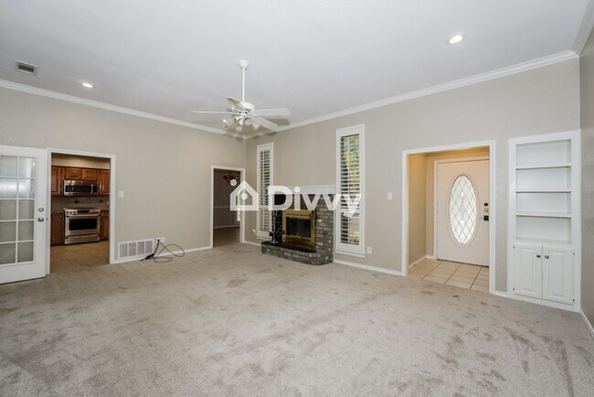 Building Photo - 9125 Timber Oaks Dr