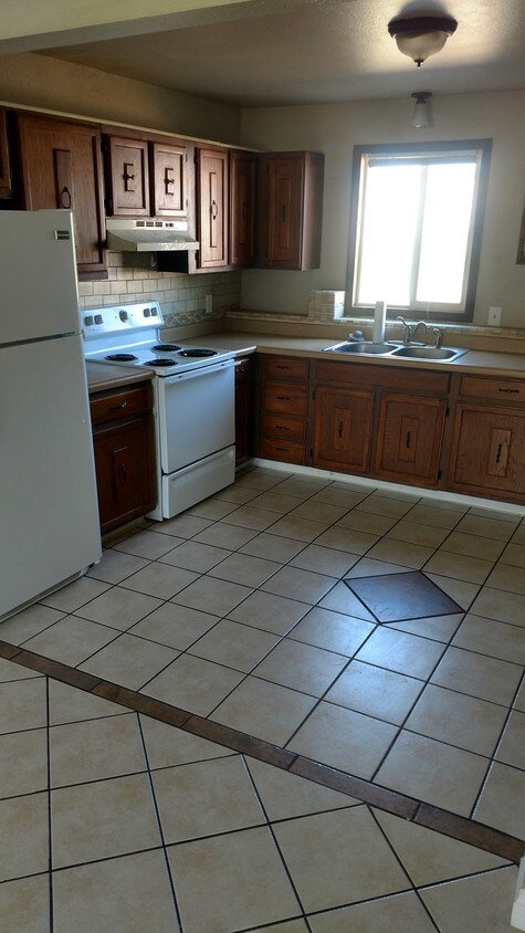 Primary Photo - 2205 S Emerson Ave