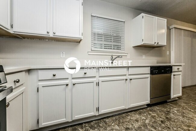 Foto del edificio - 4 Bedroom Pet-Friendly Home in STOCKBRIDGE, GA with Main Street Renewal